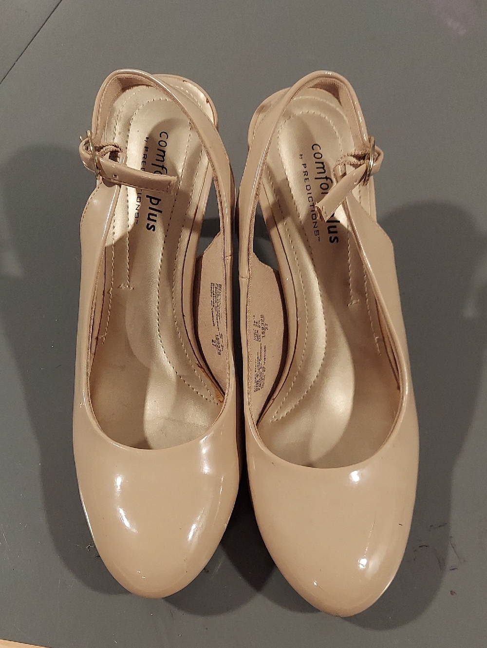 comfort plus by Predictions Beige Patent Slingback Pumps